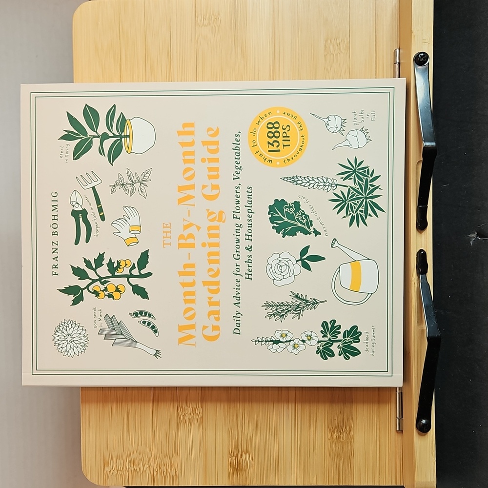 The Month-By-Month Gardening Guide: Daily Advice for Growing Flowers, Vegetables